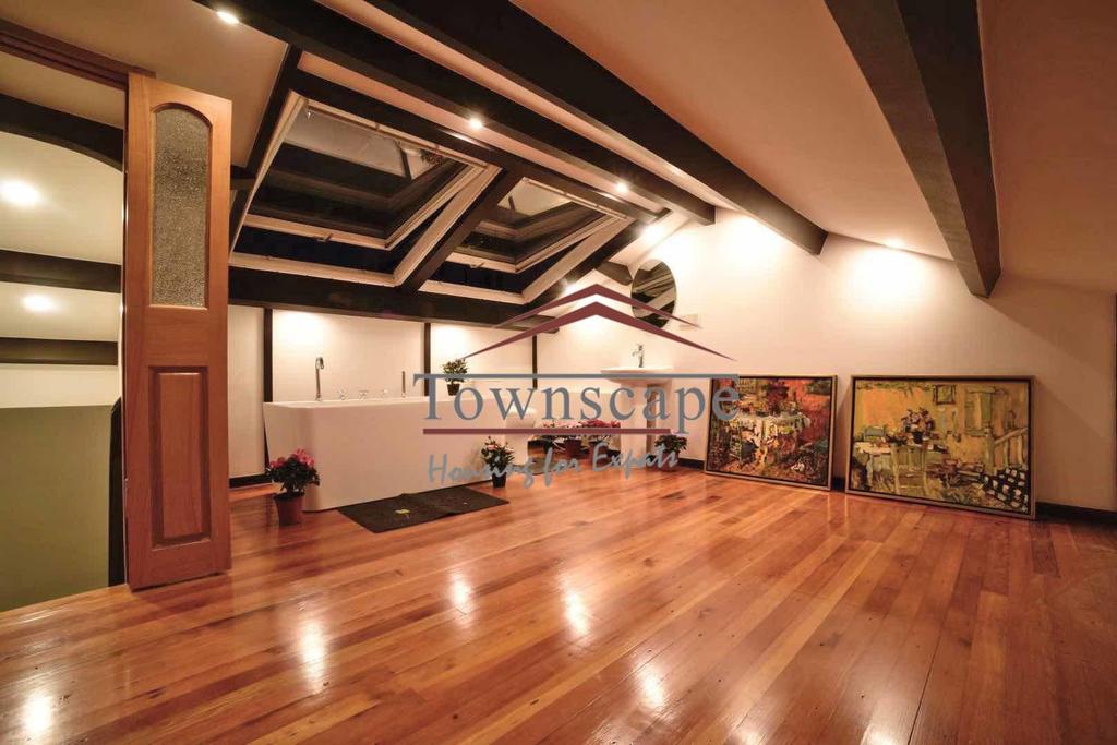  Outstanding 4BR Maisonette in West Nanjing Road