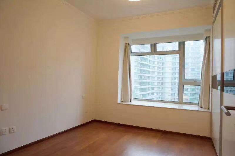  Modern High-Quality 2BR Apartment beside Suzhou Creek