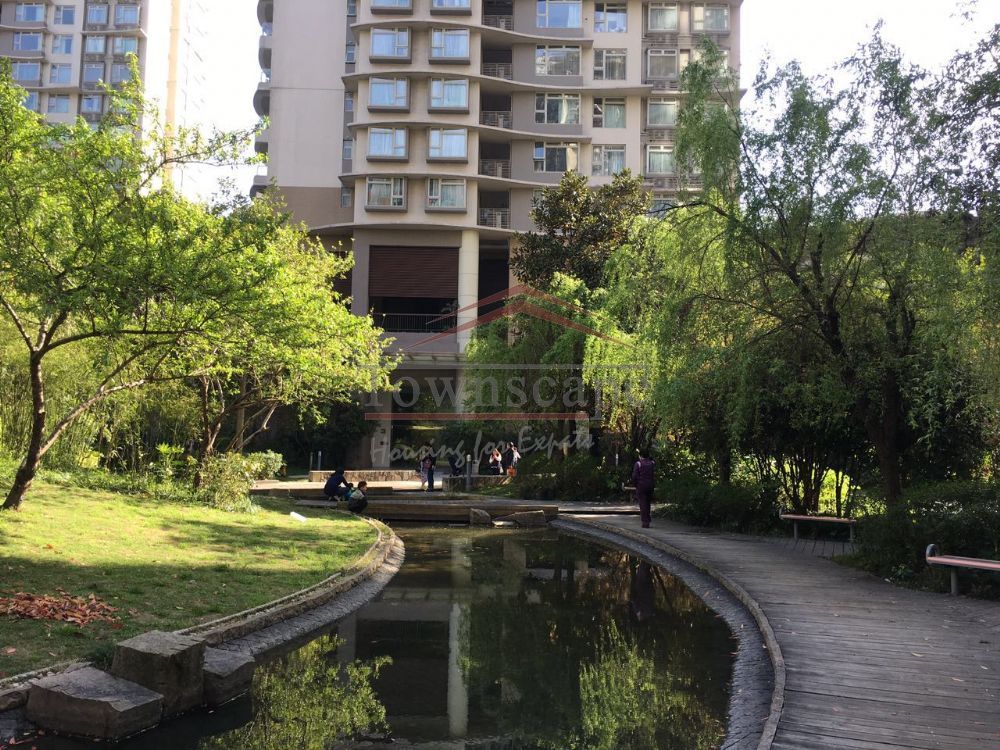  Modern High-Quality 2BR Apartment beside Suzhou Creek