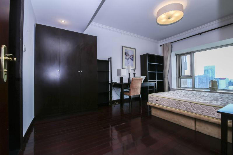  Fully furnished 3BR, 40th Floor Apartment in Lujiazui