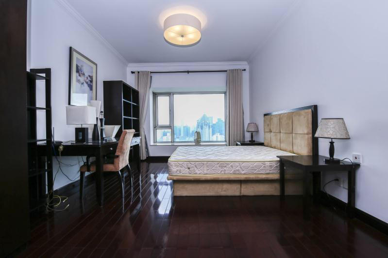  Fully furnished 3BR, 40th Floor Apartment in Lujiazui