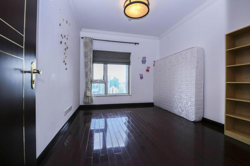  Fully furnished 3BR, 40th Floor Apartment in Lujiazui