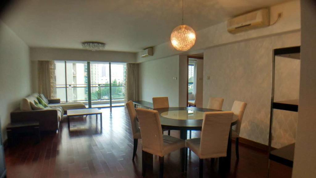  Ample 3BR Apartment in Xujiahui