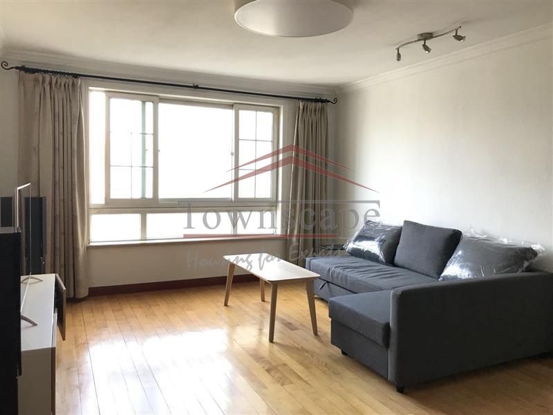  Bright 3BR Apartment near Peoples Square