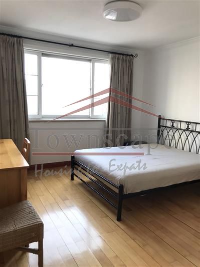  Bright 3BR Apartment near Peoples Square