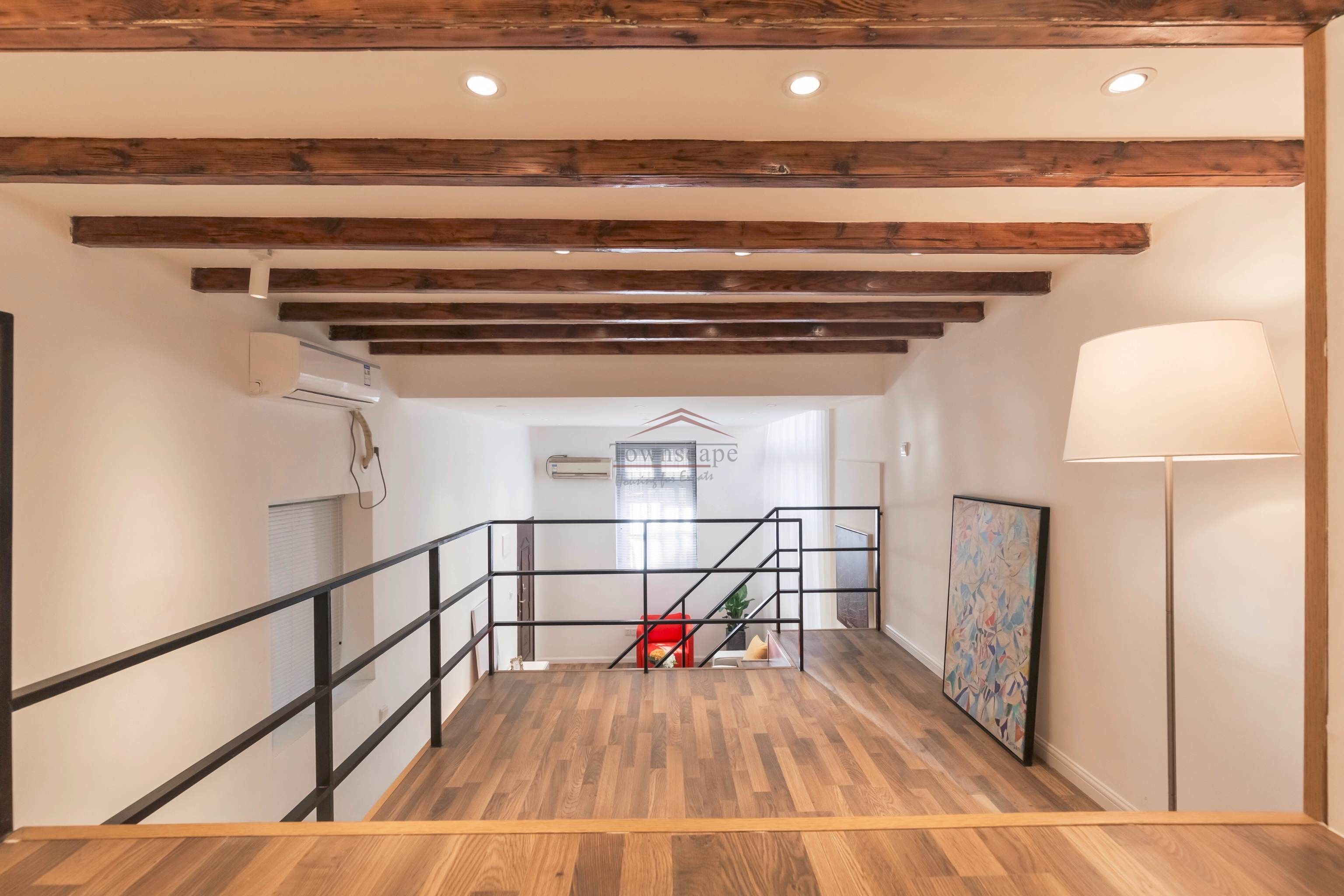  Bright Loft with Yard near West Nanjing Road