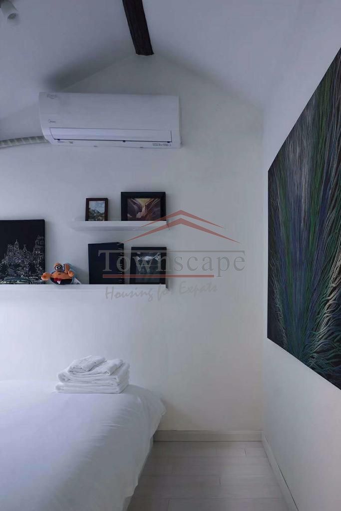  Excellent 2BR Apartment with Heating near West Nanjing Rd