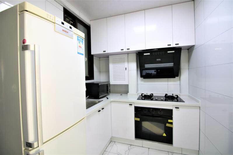  1BR Apartment in Elevator Building in former French Concession