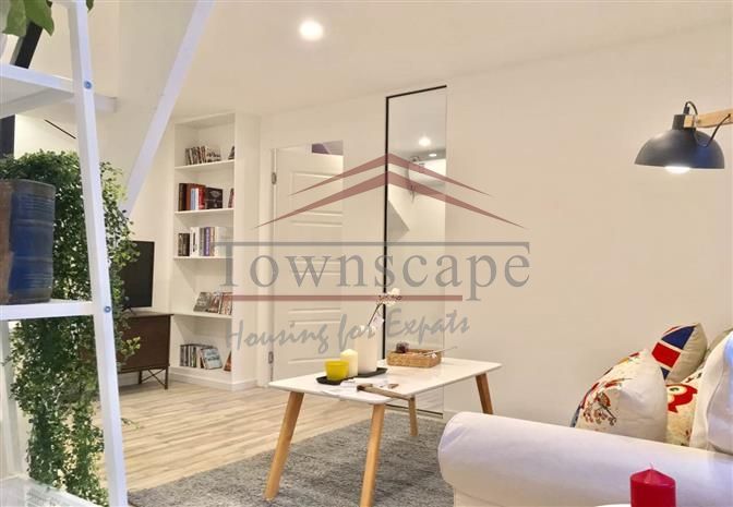  Renovated 2BR Lane House with Terrace near Jingan Temple