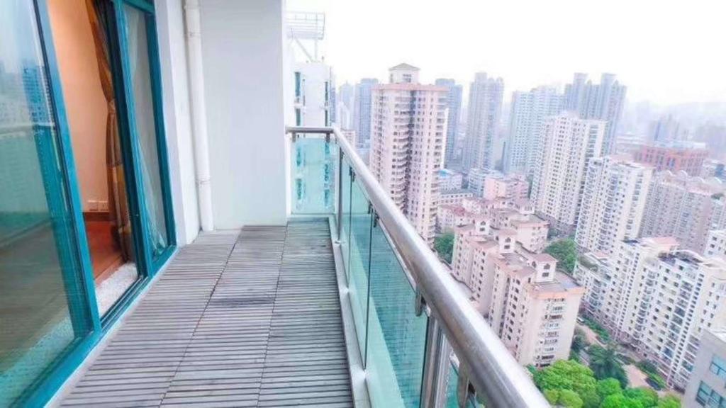  Good 1BR Apartment for Rent in Xujiahui