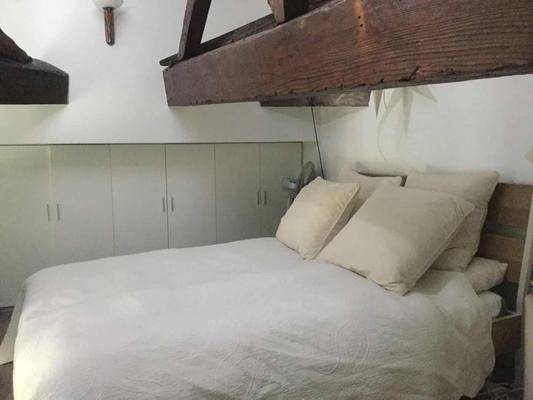  Sunny 2BR Old Apartment nr West Nanjing Road