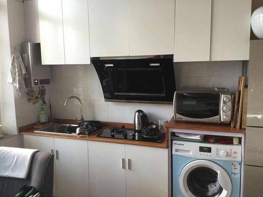  Sunny 2BR Old Apartment nr West Nanjing Road