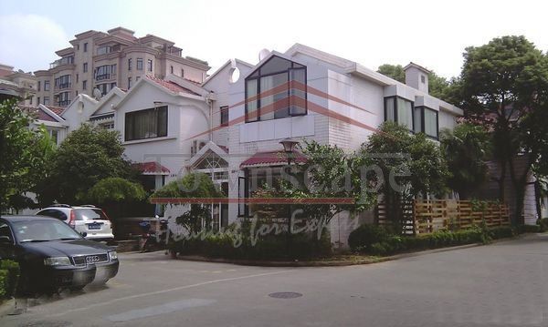  3BR Townhouse with Garden in Hongqiao