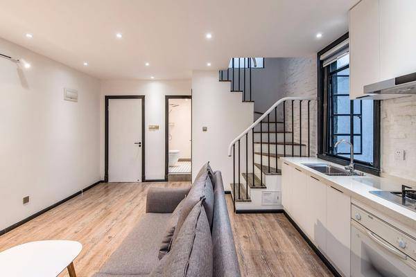  Stunning 2BR Duplex at West Nanjing Road