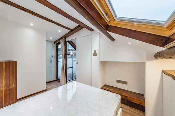 Stunning 2BR Duplex at West Nanjing Road