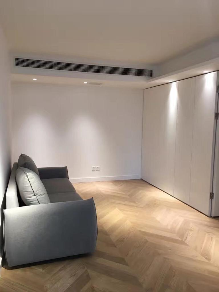  Modern Minimalist Apartment with Floor Heating