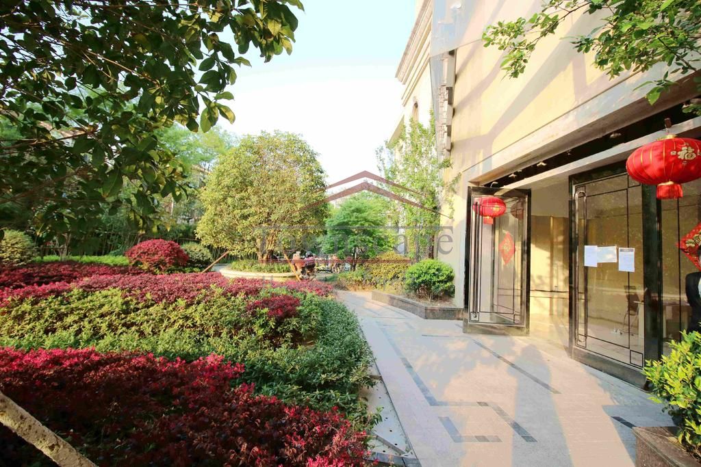  Modern 2BR Apartment with Floor Heating nr Jingan Temple