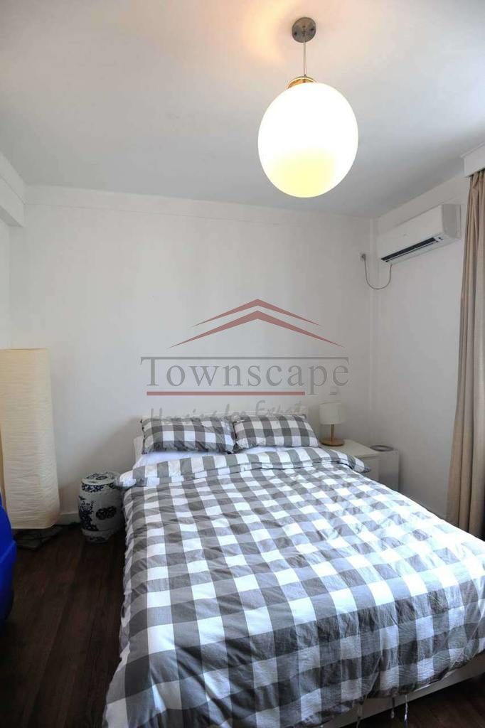  Bright 2BR Apartment with Heating beside Xujiahui Park