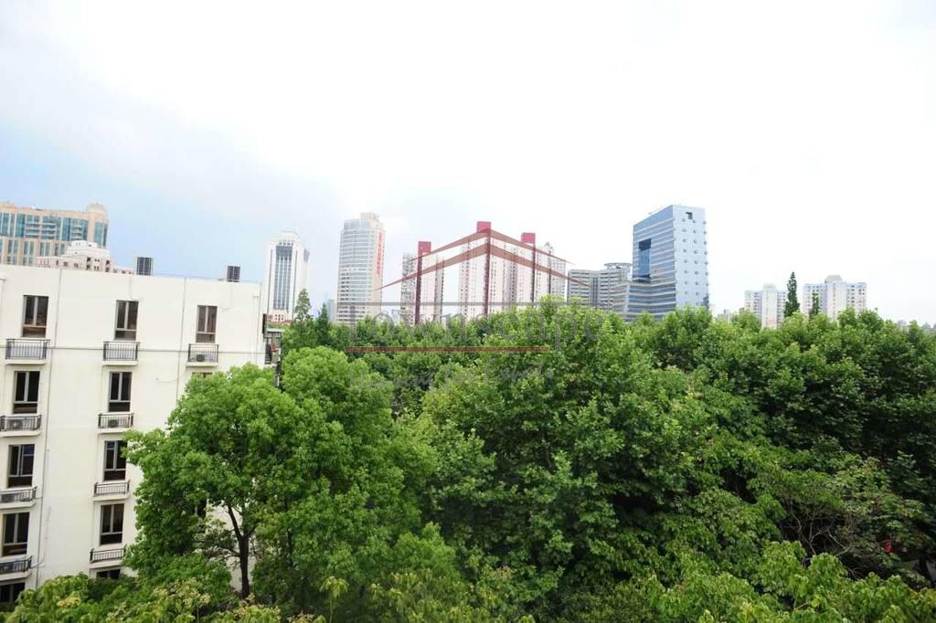  Bright 2BR Apartment with Heating beside Xujiahui Park