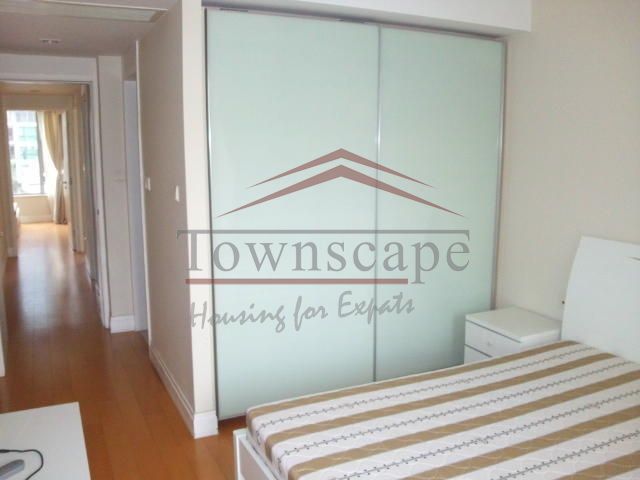  Bright 3BR Apartment for Rent in Xujiahui