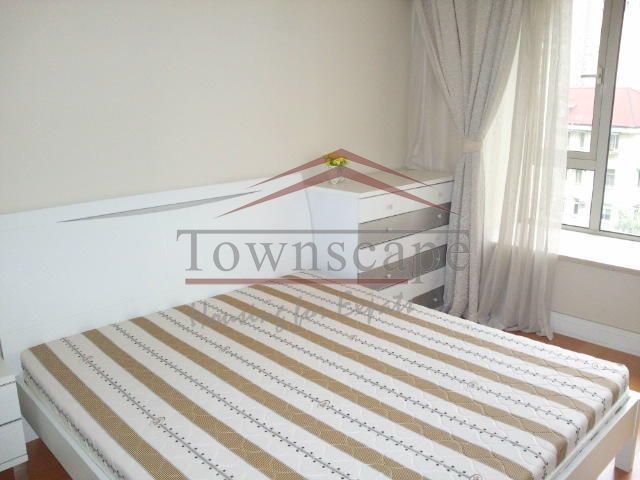  Bright 3BR Apartment for Rent in Xujiahui