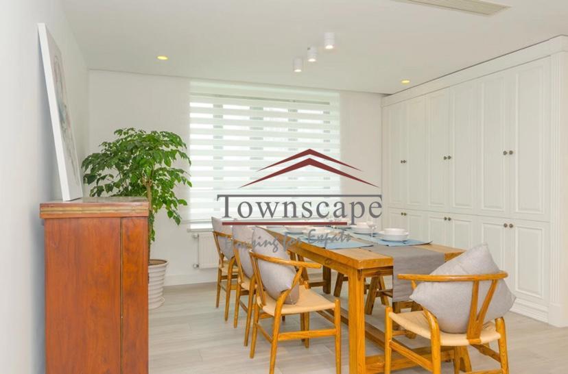  Ample 4BR Apartment in West Nanjing Road