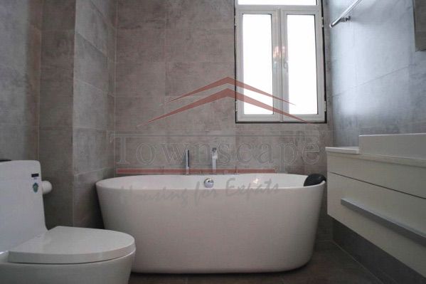  Spacious 3BR Apartment beside Suzhou Creek in Jingan