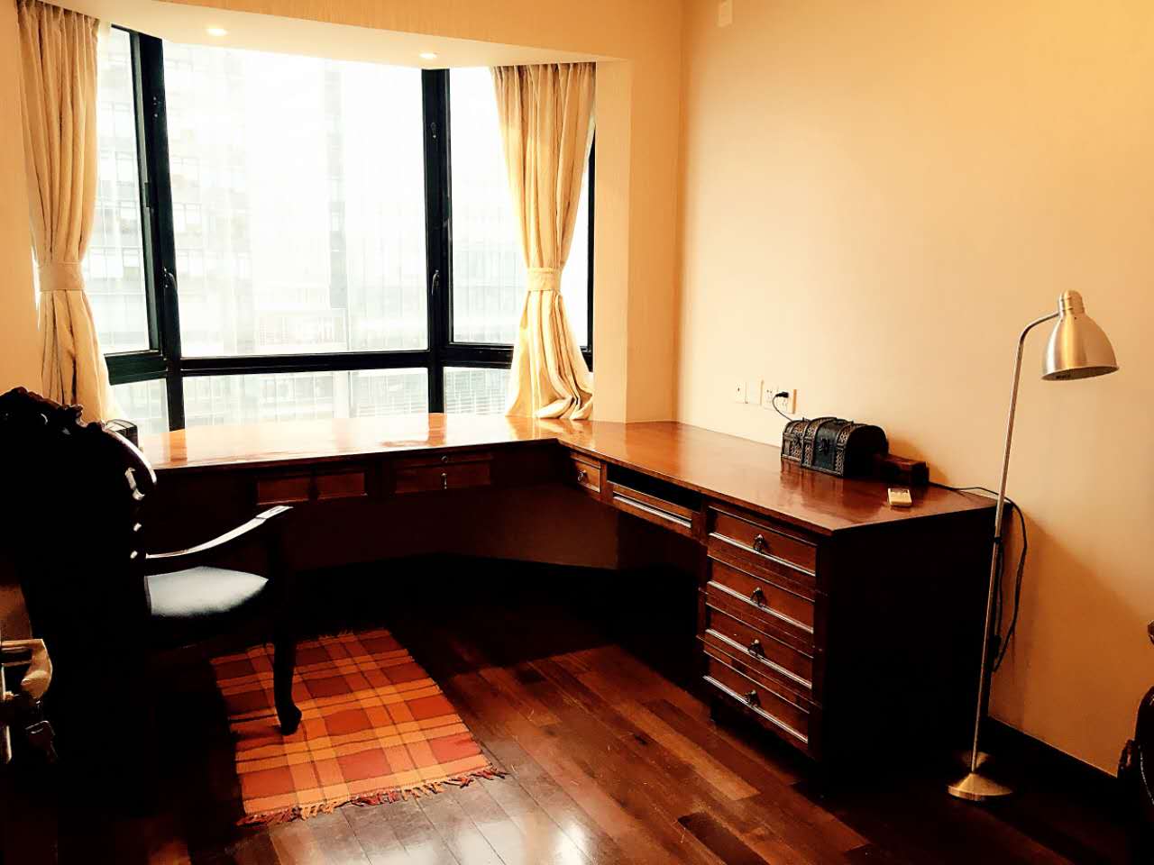  Classic 3BR Apartment just behind IAPM