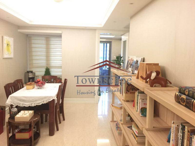  High End 2BR Apartment near Jiashan Market