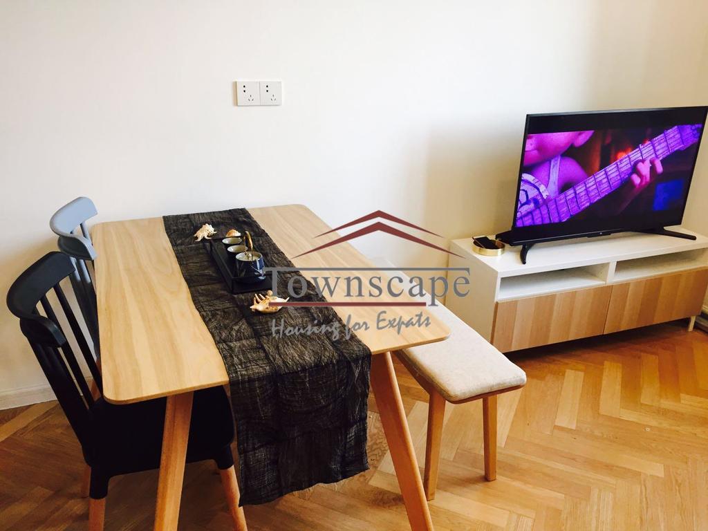  Newly Renovated 1BR Apartment nr Jingan Temple