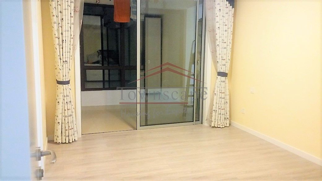  Modern 3BR Apartment with Floor Heating next to WISS