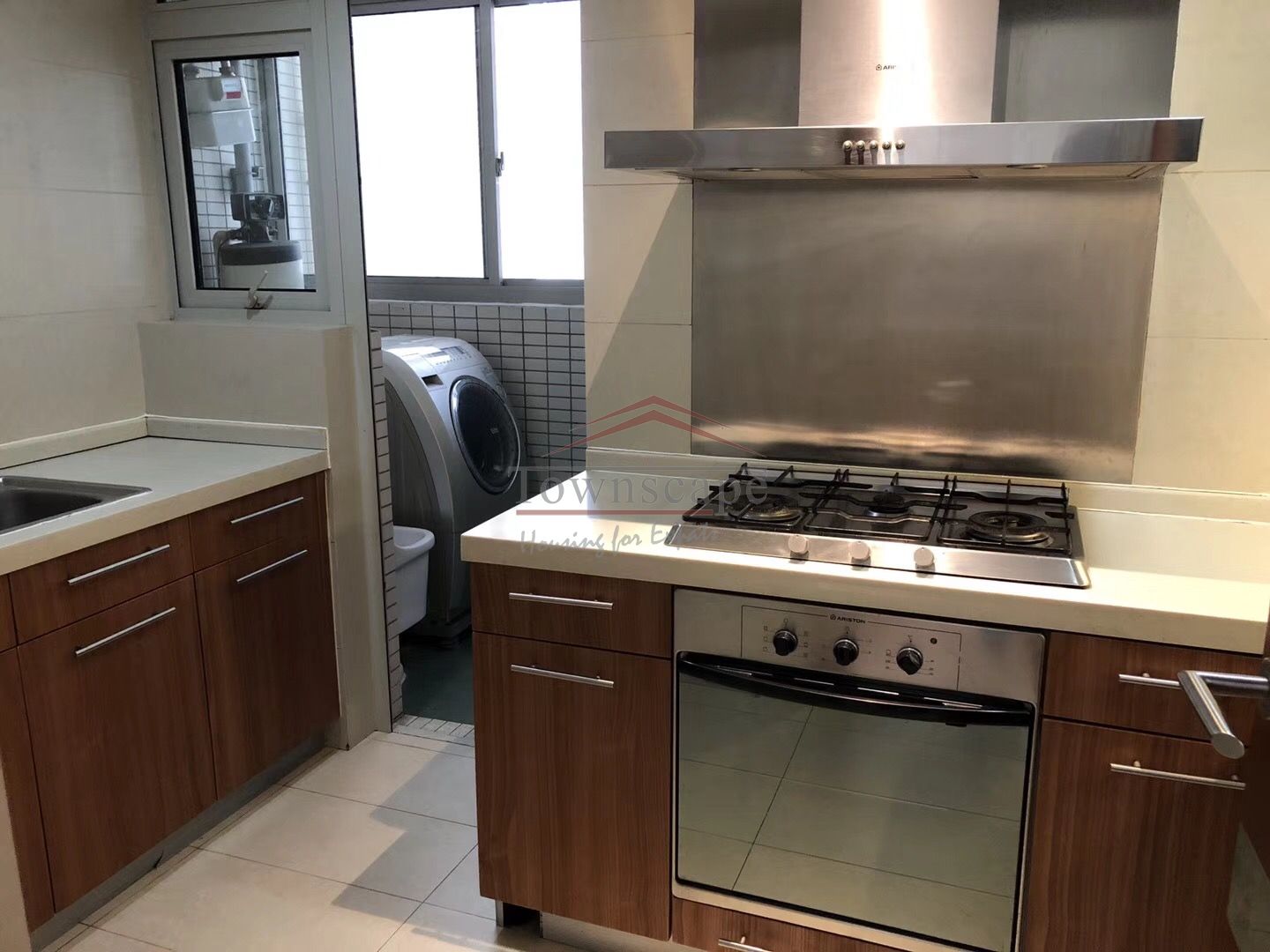  Modern 2BR Apartment with Floor Heating at Suzhou Creek
