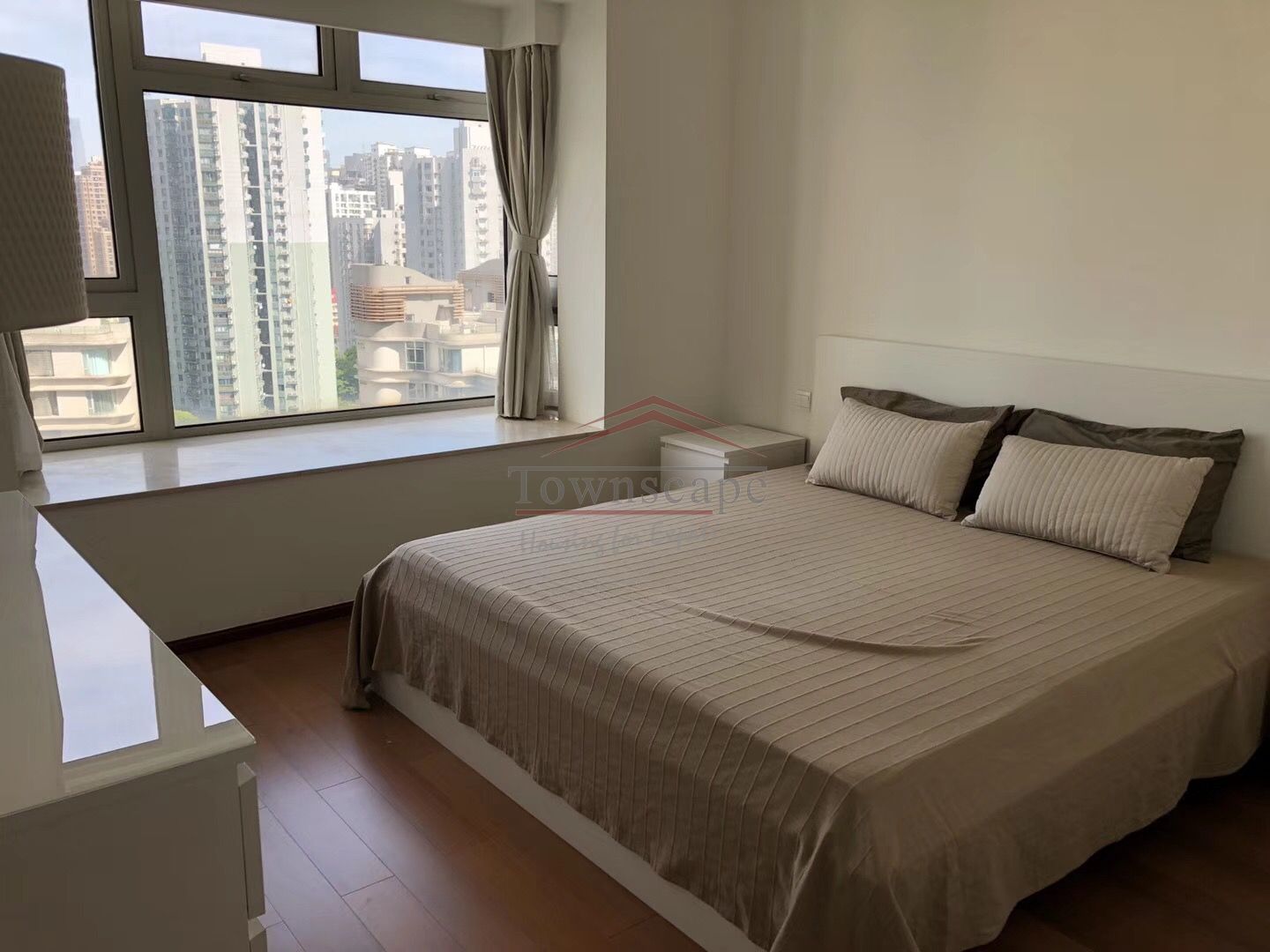  Modern 2BR Apartment with Floor Heating at Suzhou Creek