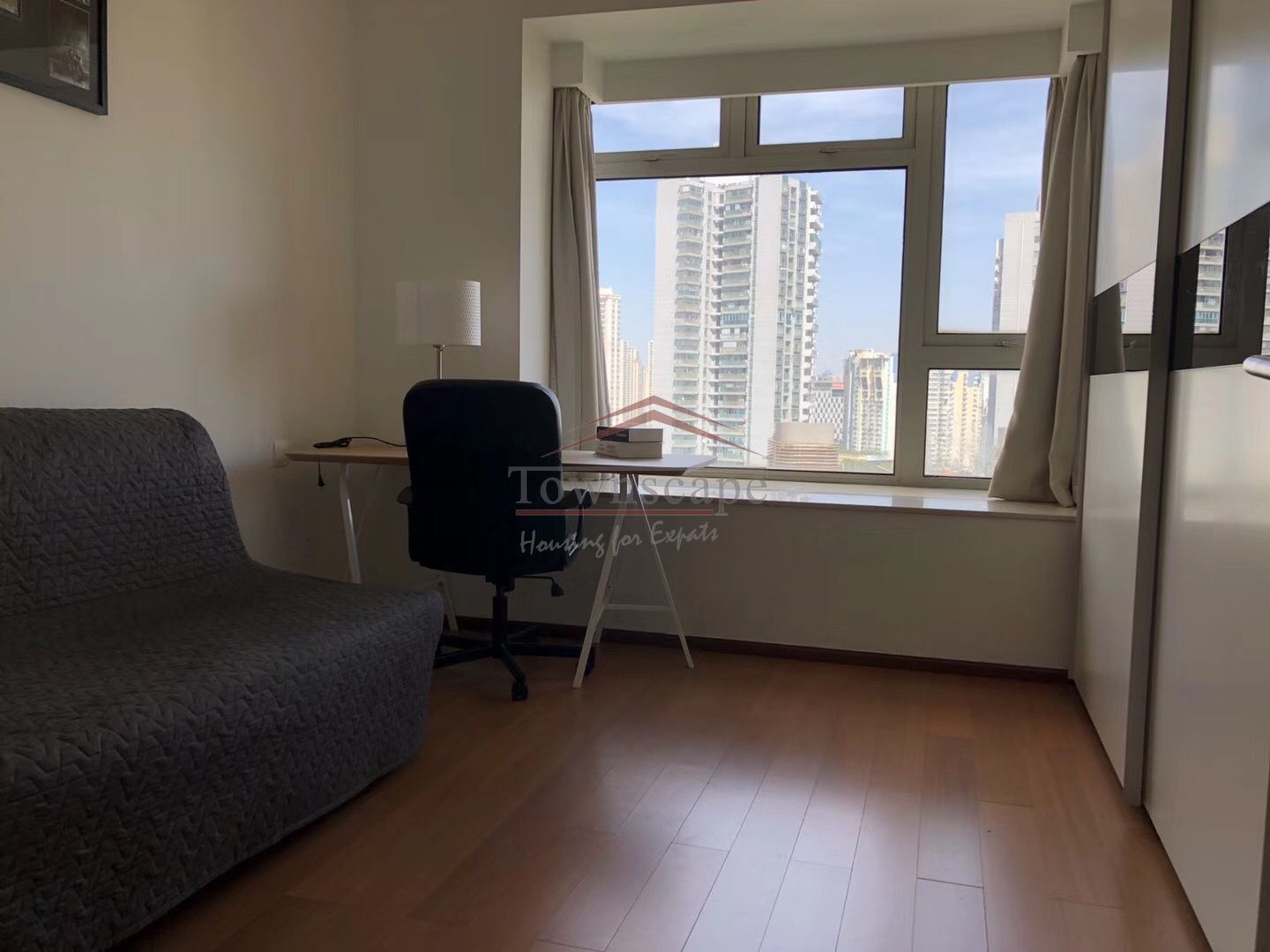  Modern 2BR Apartment with Floor Heating at Suzhou Creek