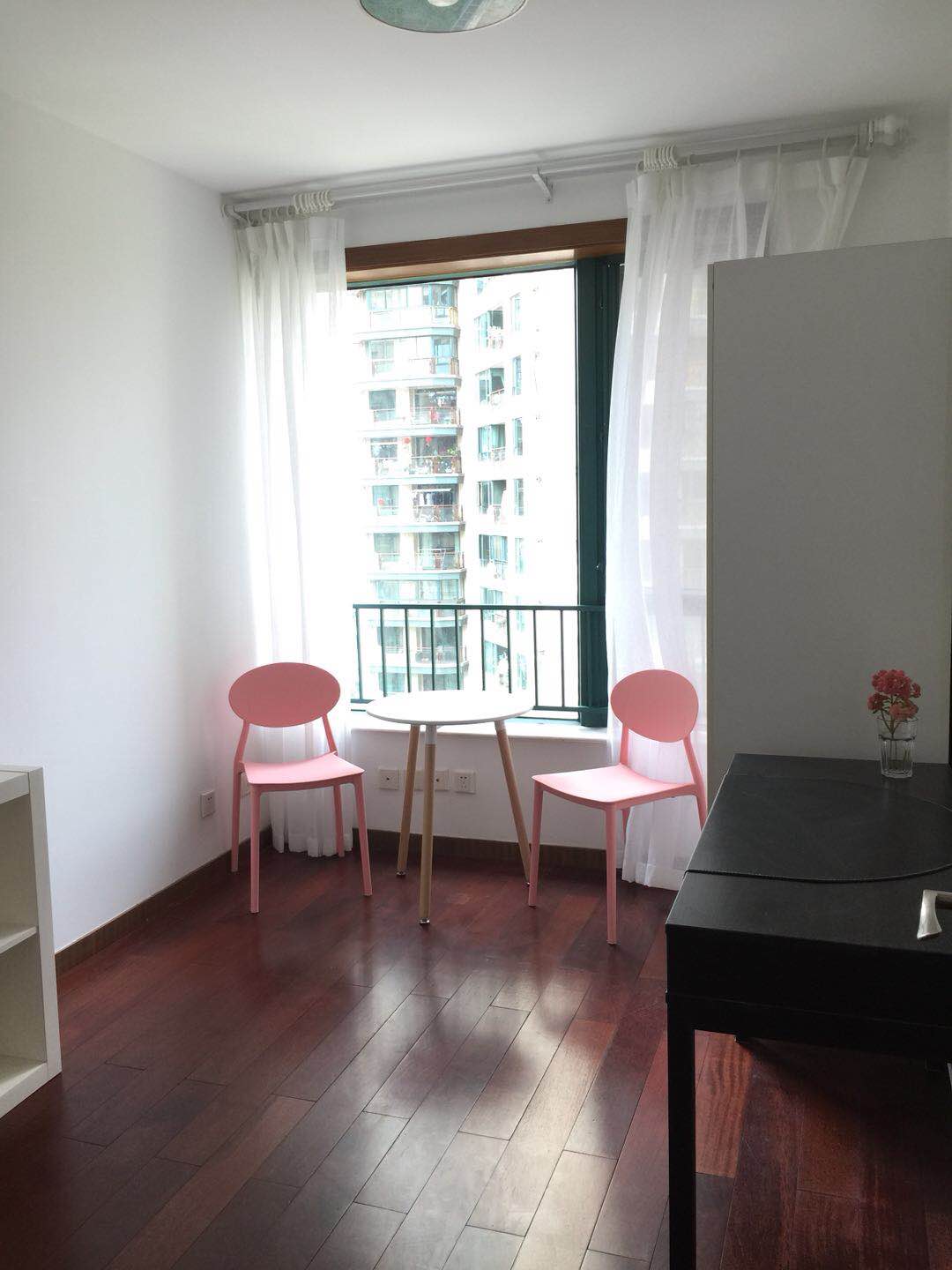  Renovated 3BR Apartment in Good Compound in Xujiahui CBD