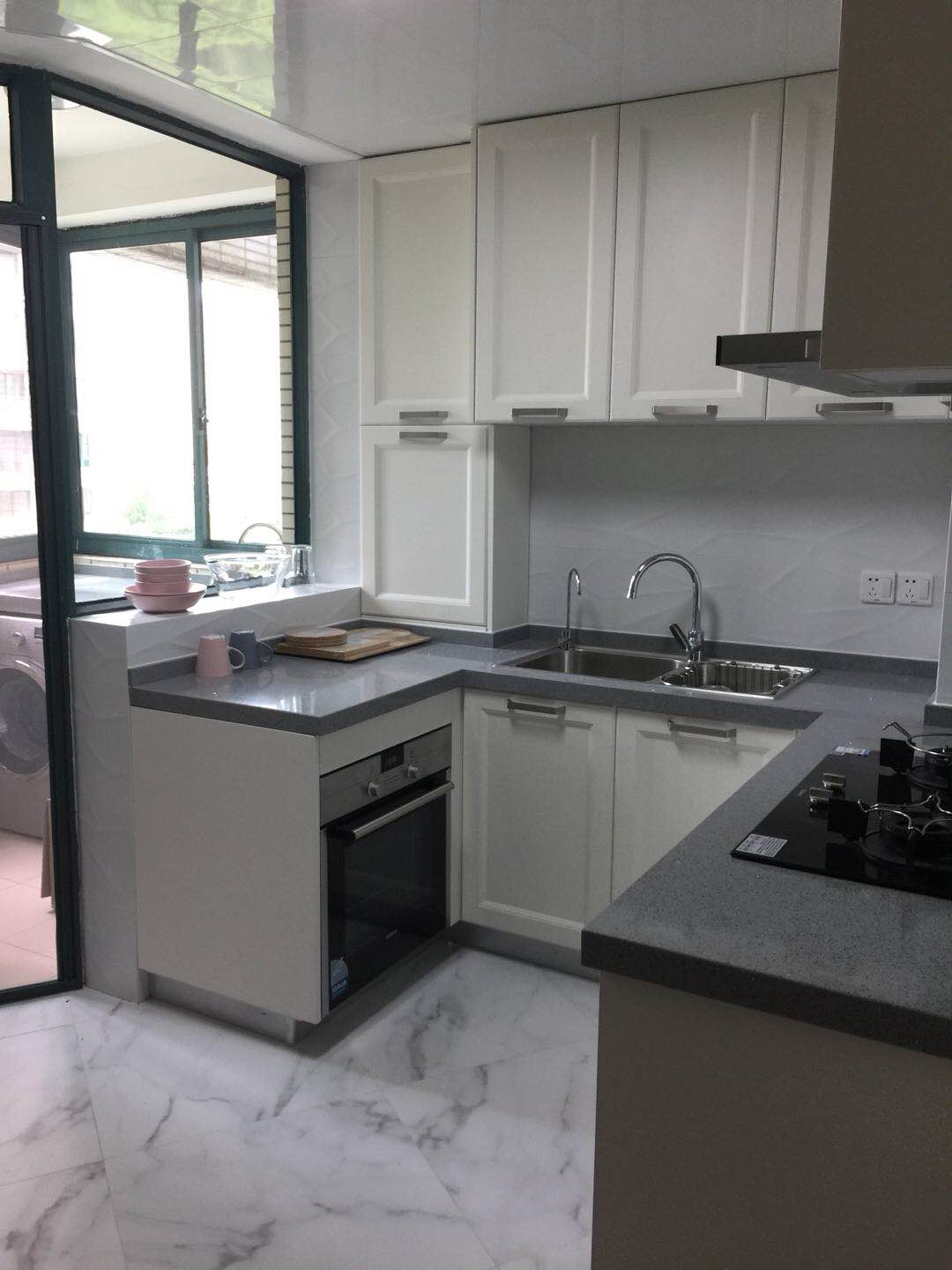  Renovated 3BR Apartment in Good Compound in Xujiahui CBD