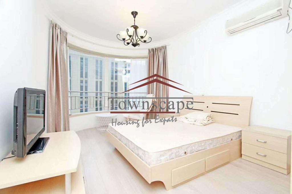  Bright 1BR Apartment for Rent in Jingan