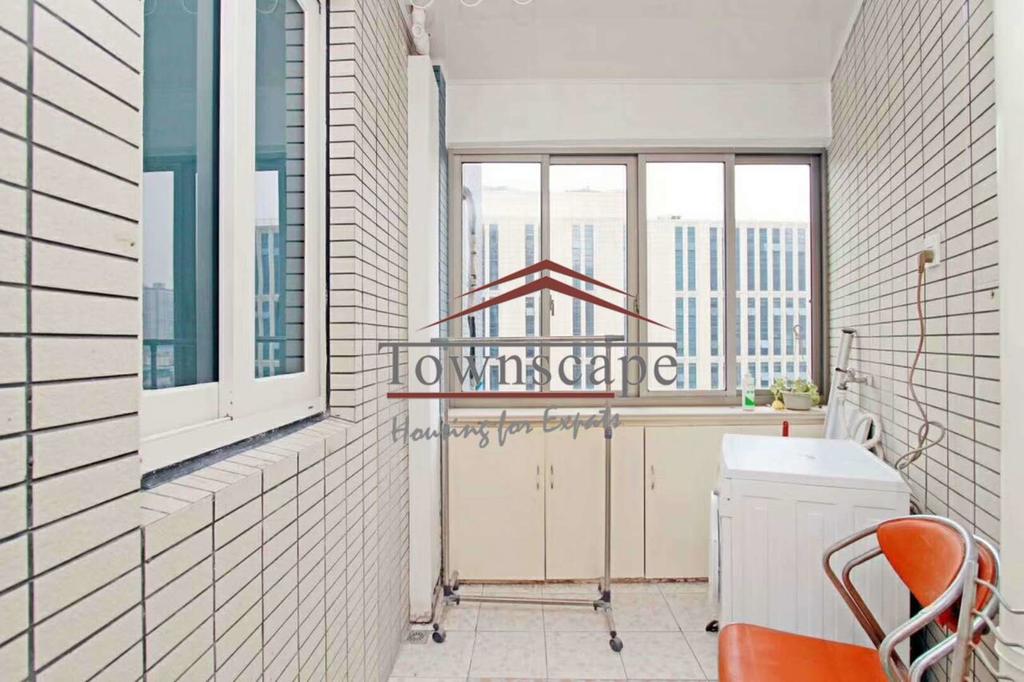  Bright 1BR Apartment for Rent in Jingan