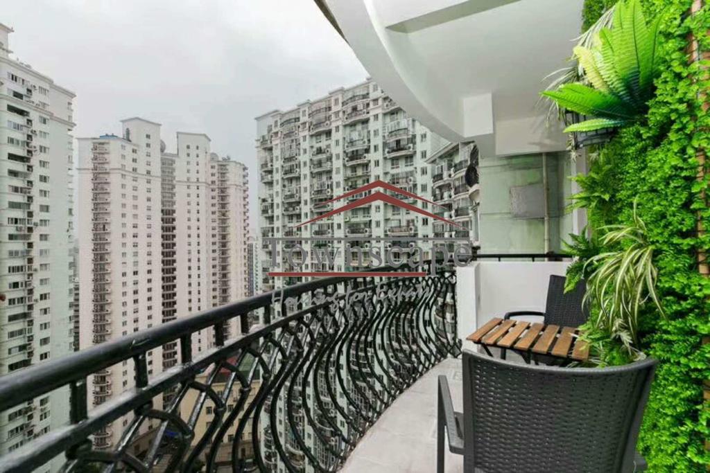  Ample 3BR Duplex Apartment near Jiashan Market