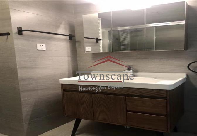  Modern 4BR Apartment in Jingan