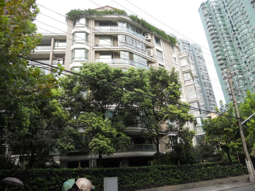  Modern 4BR Apartment in Jingan