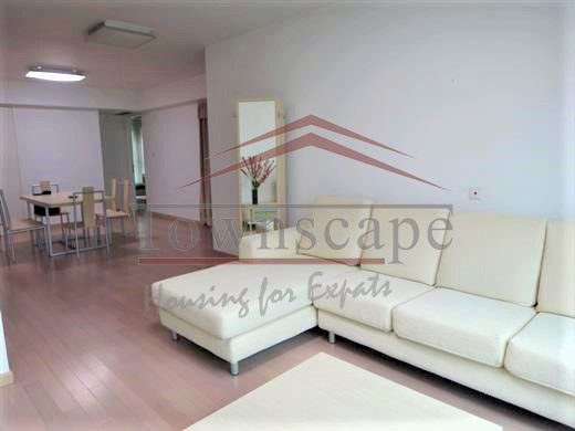  Clean 3BR Apartment incl Gym and Pool in Jingan