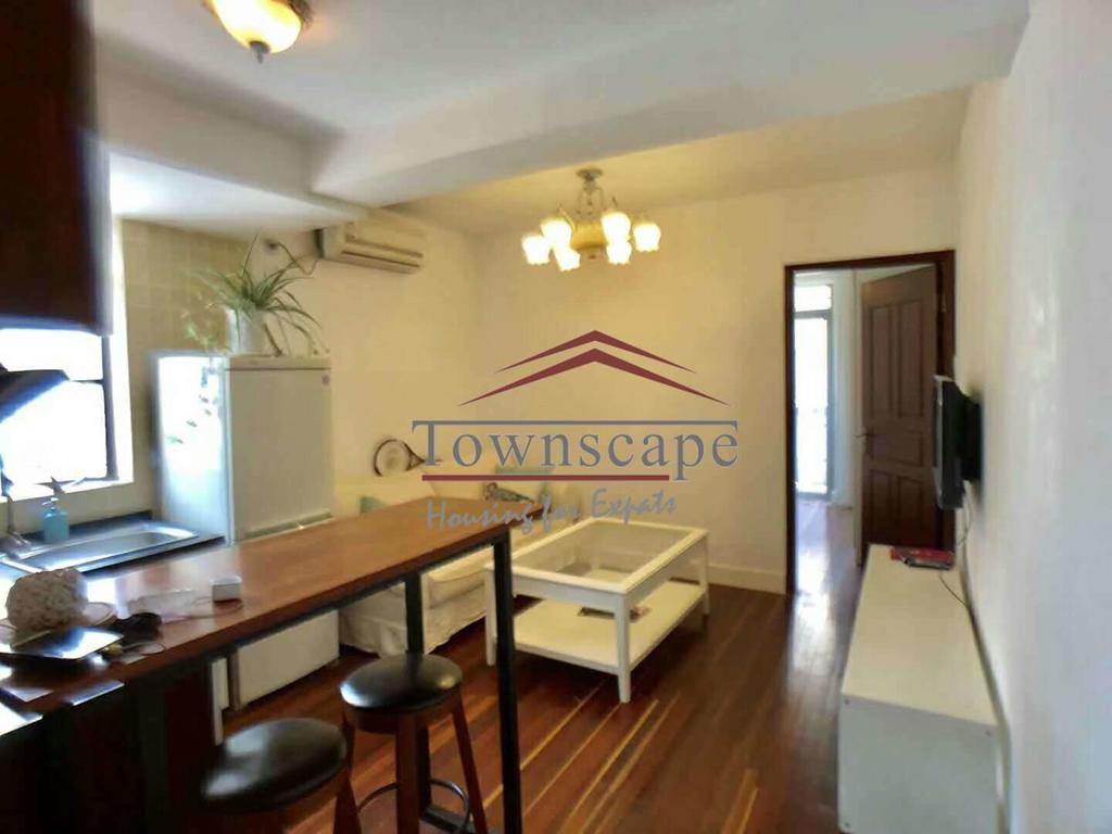  Renovated 2BR Apartment in Jingan Temple area