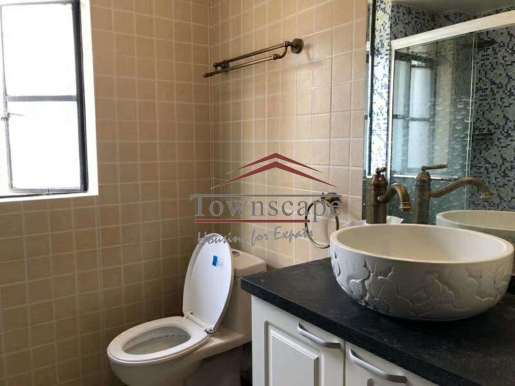  Renovated 2BR Apartment in Jingan Temple area