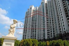  High-End 1BR Apartment in Lujiazui