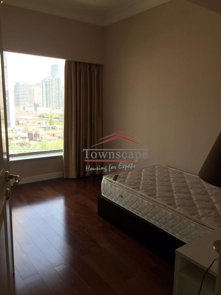  3BR Duplex Apartment with Terrace near Century Park