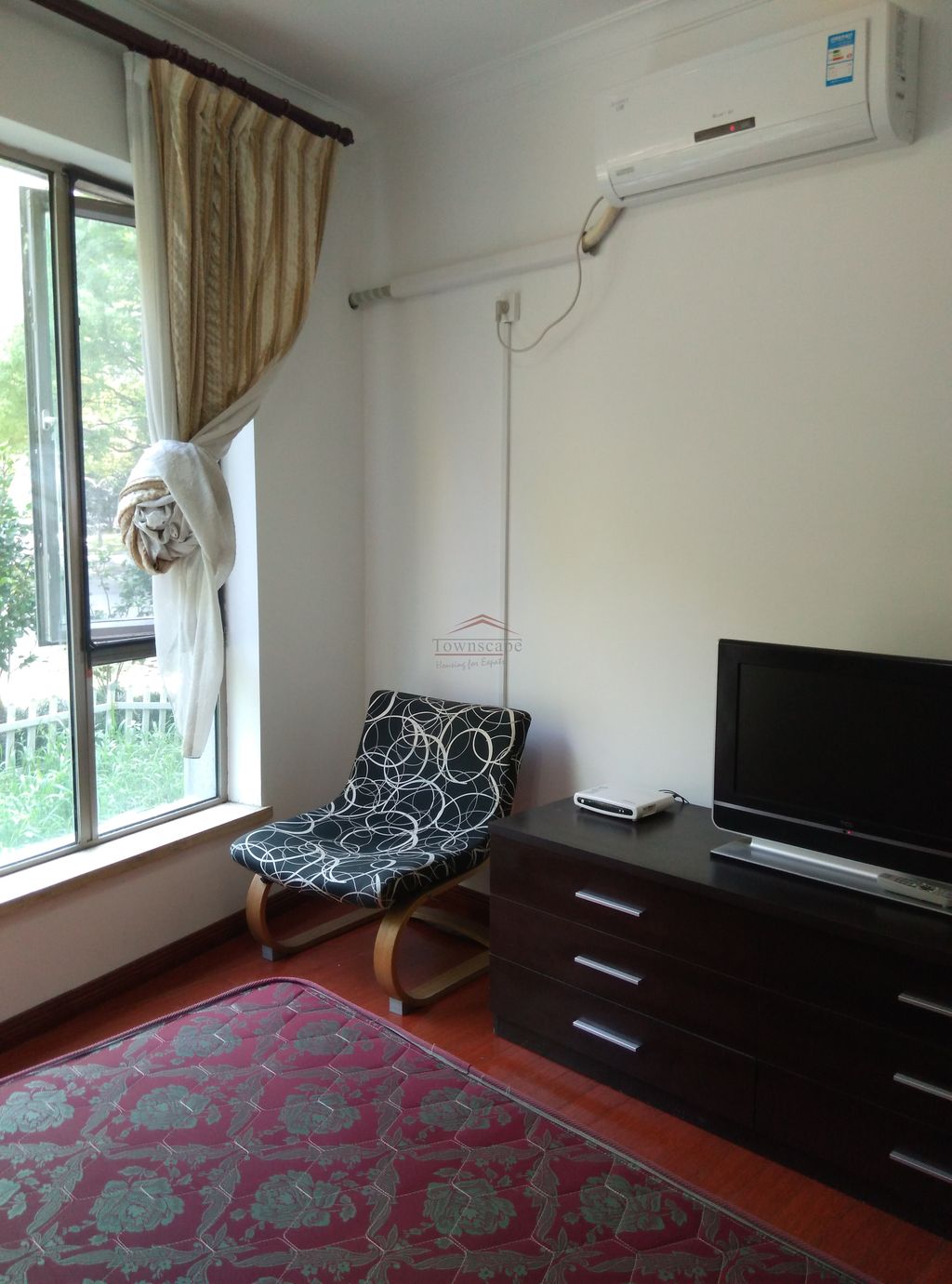  Neat 3BR Apartment with Garden beside Century Park
