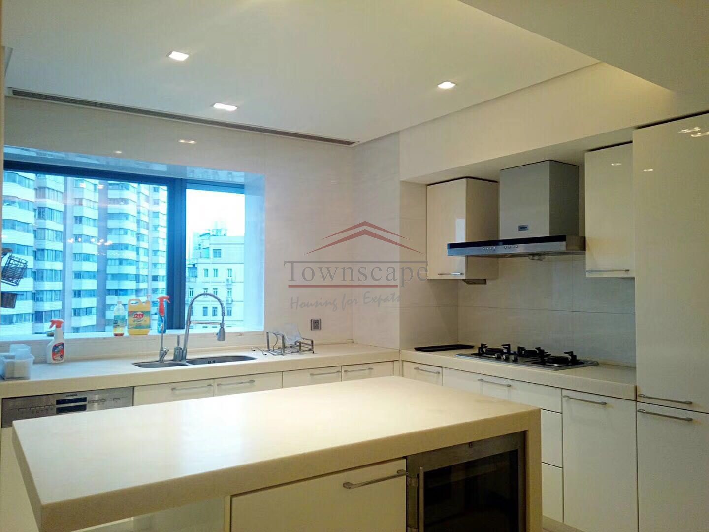  High-End 4BR 290sqm Apartment in Downtown