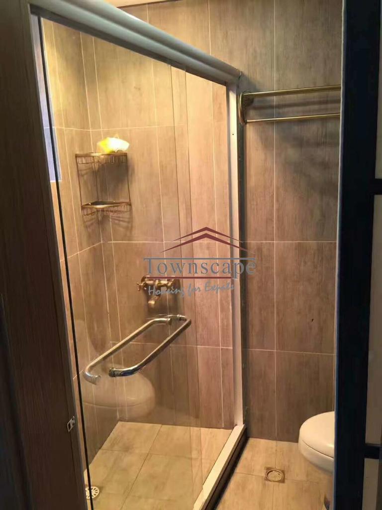  Renovated 2BR Apartment with Yard near Xujiahui Park