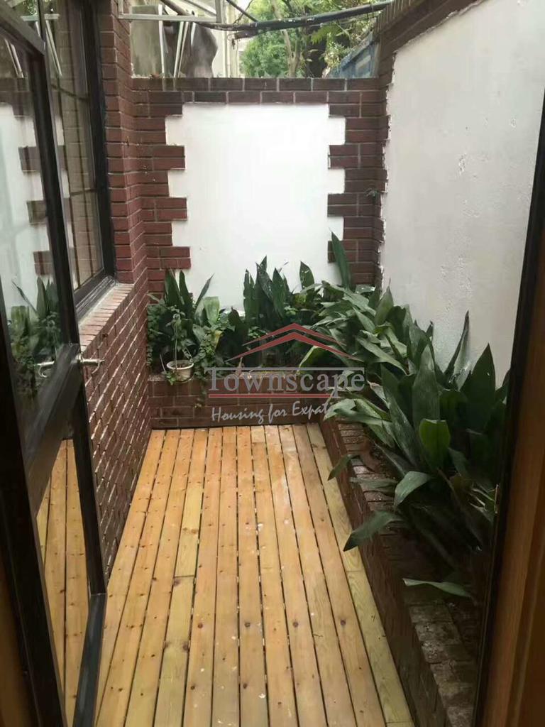  Renovated 2BR Apartment with Yard near Xujiahui Park